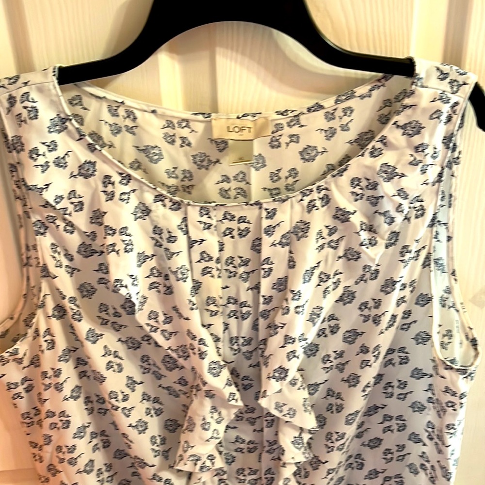 Cute blouse - Picture 2 of 3